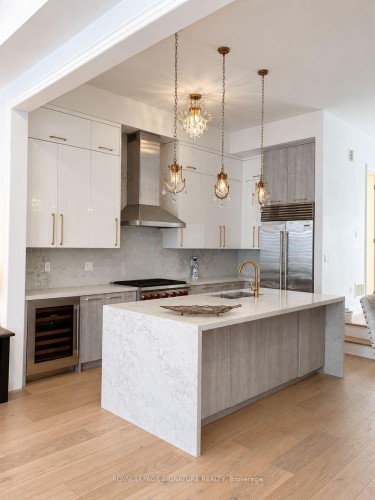 308 King Road, Richmond Hill, ON - Indoor Photo Showing Kitchen With Upgraded Kitchen