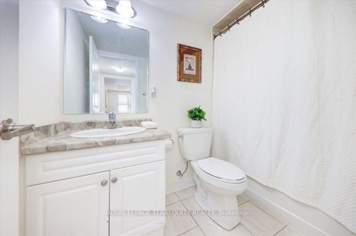 2412 Fall Harvest Crescent, Pickering, ON - Indoor Photo Showing Bathroom