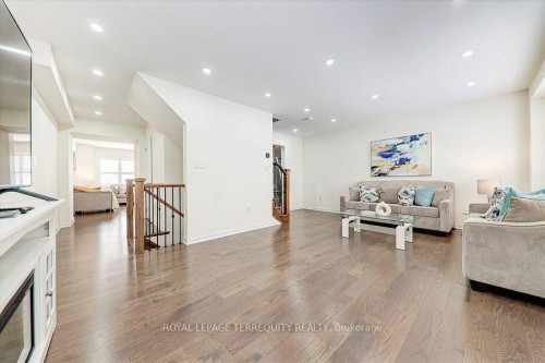 2412 Fall Harvest Crescent, Pickering, ON - Indoor Photo Showing Living Room