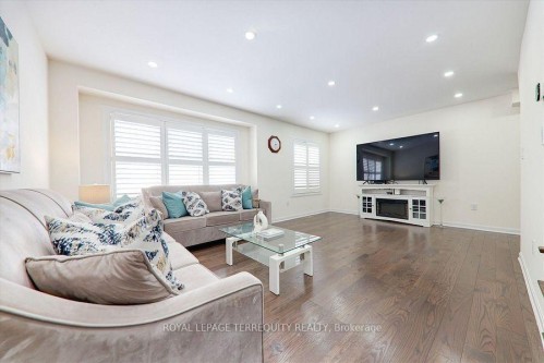2412 Fall Harvest Crescent, Pickering, ON - Indoor Photo Showing Living Room