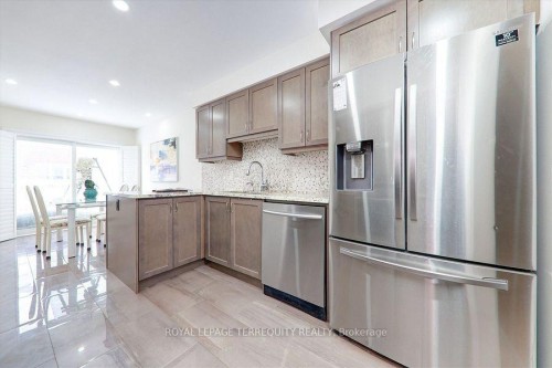 2412 Fall Harvest Crescent, Pickering, ON - Indoor Photo Showing Kitchen With Upgraded Kitchen