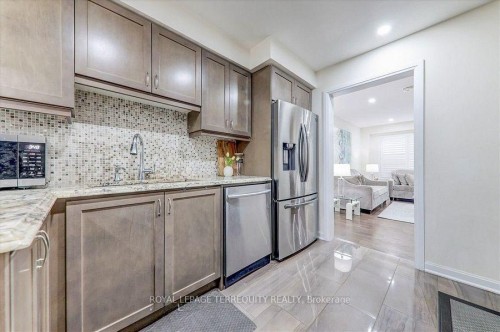 2412 Fall Harvest Crescent, Pickering, ON - Indoor Photo Showing Kitchen With Upgraded Kitchen