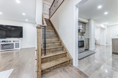 2412 Fall Harvest Crescent, Pickering, ON - Indoor Photo Showing Other Room