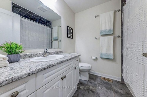 2412 Fall Harvest Crescent, Pickering, ON - Indoor Photo Showing Bathroom