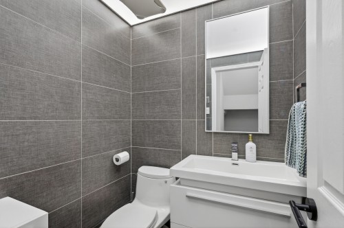 Powder room - 30 Rue Du Grand-Duc, Montréal (Verdun/Île-Des-Soeurs), QC - Indoor Photo Showing Bathroom