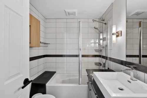 Bathroom - 30 Rue Du Grand-Duc, Montréal (Verdun/Île-Des-Soeurs), QC - Indoor Photo Showing Bathroom