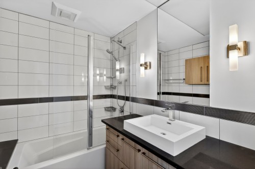 Bathroom - 30 Rue Du Grand-Duc, Montréal (Verdun/Île-Des-Soeurs), QC - Indoor Photo Showing Bathroom