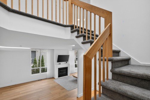 Staircase - 30 Rue Du Grand-Duc, Montréal (Verdun/Île-Des-Soeurs), QC - Indoor With Fireplace
