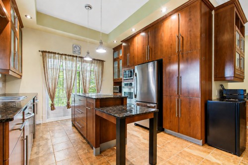 Cuisine - 1255 Rue Des Pionniers, Saint-André-D'Argenteuil, QC - Indoor Photo Showing Kitchen With Double Sink