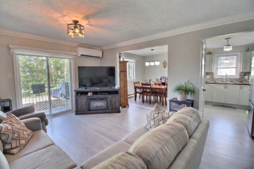 Vue d'ensemble - 11-1613 Rue Des Hauts-Bois, Val-D'Or, QC - Indoor Photo Showing Living Room
