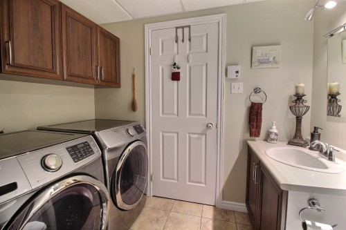 Salle de bains - 11-1613 Rue Des Hauts-Bois, Val-D'Or, QC - Indoor Photo Showing Laundry Room