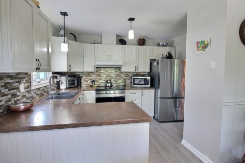 Cuisine - 11-1613 Rue Des Hauts-Bois, Val-D'Or, QC - Indoor Photo Showing Kitchen With Double Sink With Upgraded Kitchen