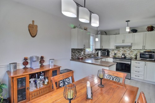 Vue d'ensemble - 11-1613 Rue Des Hauts-Bois, Val-D'Or, QC - Indoor Photo Showing Kitchen
