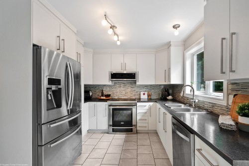 Cuisine - 112 Rue Jacques, Saint-Colomban, QC - Indoor Photo Showing Kitchen With Double Sink With Upgraded Kitchen