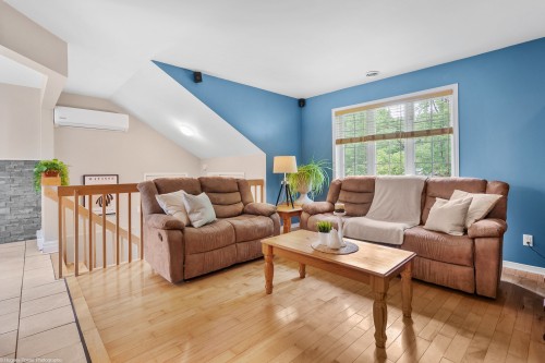 Salon - 112 Rue Jacques, Saint-Colomban, QC - Indoor Photo Showing Living Room
