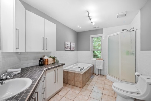 Salle de bains - 112 Rue Jacques, Saint-Colomban, QC - Indoor Photo Showing Bathroom