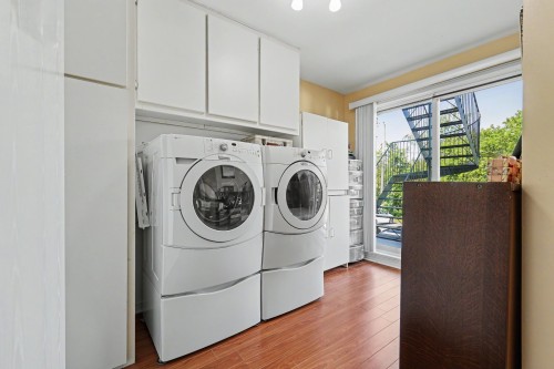 Salle de lavage - 202-960 Rue Des Faucons, Sainte-Catherine, QC - Indoor Photo Showing Laundry Room
