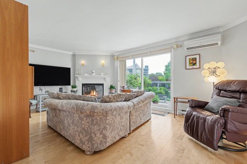 Salon - 202-960 Rue Des Faucons, Sainte-Catherine, QC - Indoor Photo Showing Living Room With Fireplace