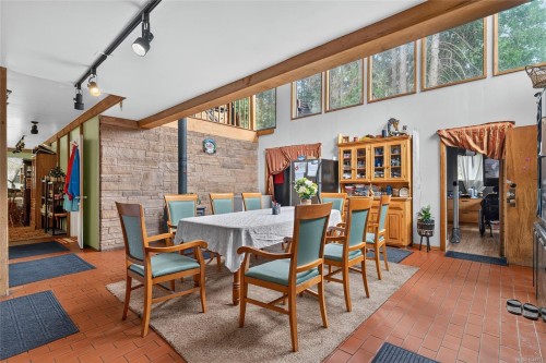 1012 Fairdowne Rd, Errington, BC 