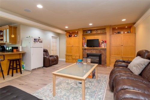 804 Bucktail Rd, Mill Bay, BC 