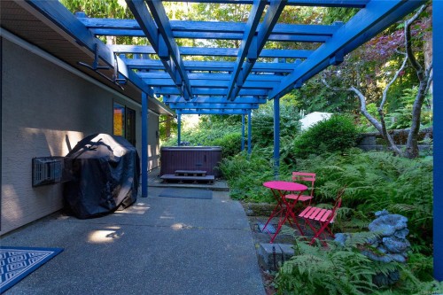 804 Bucktail Rd, Mill Bay, BC 