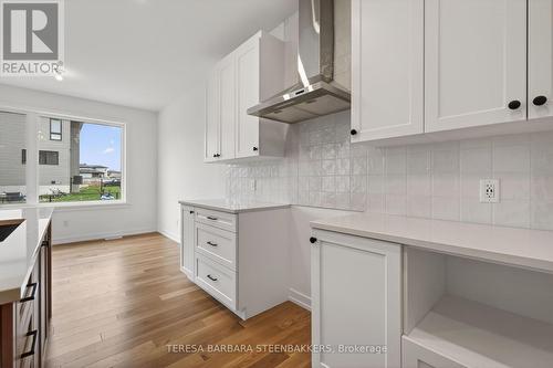 1164 Bronze Avenue, Clarence-Rockland, ON - Indoor Photo Showing Kitchen