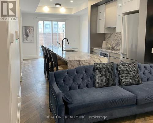 UNIT 5 - 25 DERVOCK CRESCENT , Toronto, Ontario M2K 0G7 3