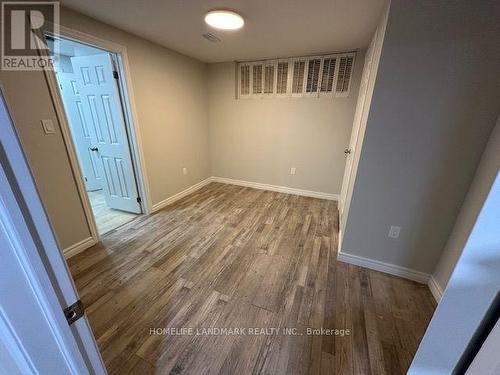 542 WINGROVE CRESCENT , Oakville, Ontario L6L 4R6 5