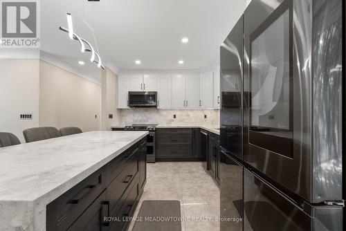 1268 Forest Hill, Oakville, ON - Indoor Photo Showing Kitchen With Upgraded Kitchen