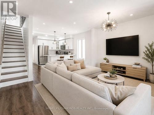 20 Somerset Avenue, Hamilton, ON - Indoor Photo Showing Living Room