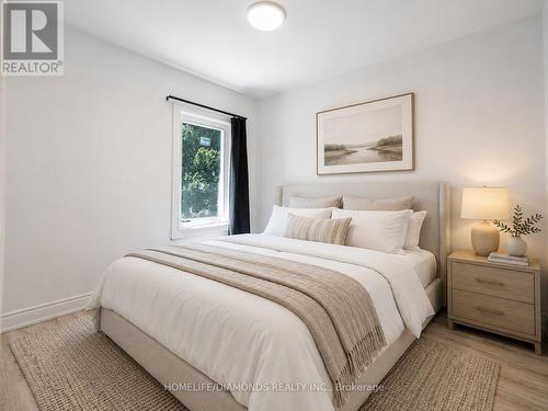 20 Somerset Avenue, Hamilton, ON - Indoor Photo Showing Bedroom