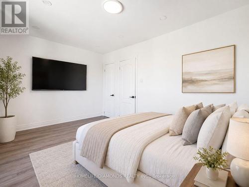 20 Somerset Avenue, Hamilton, ON - Indoor Photo Showing Bedroom