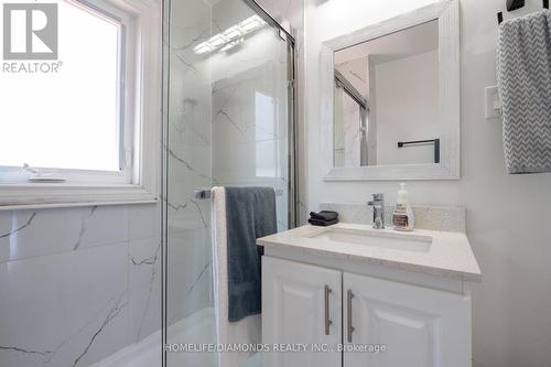 20 Somerset Avenue, Hamilton, ON - Indoor Photo Showing Bathroom