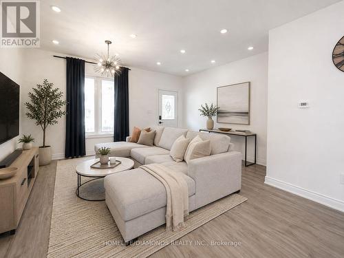 20 Somerset Avenue, Hamilton, ON - Indoor Photo Showing Living Room