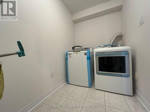 111 Mumbai Drive, Markham, ON - Indoor Photo Showing Laundry Room