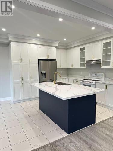 1 Copperhill Heights N, Barrie, ON - Indoor Photo Showing Kitchen