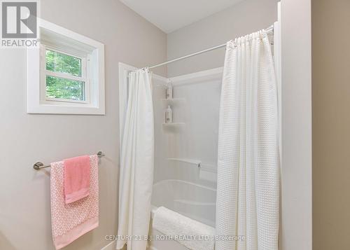 Shower/Tub - 1650 Trader Cowan Road, Severn, ON - Indoor Photo Showing Bathroom