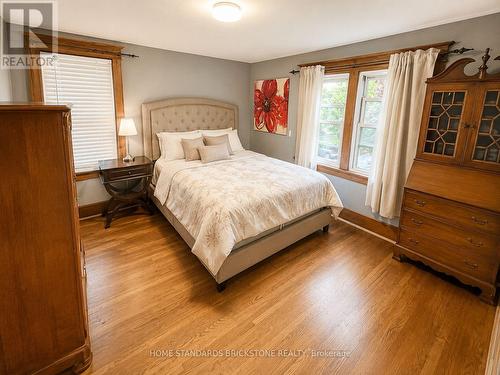 5400 Cedar Street, Niagara Falls, ON - Indoor Photo Showing Bedroom