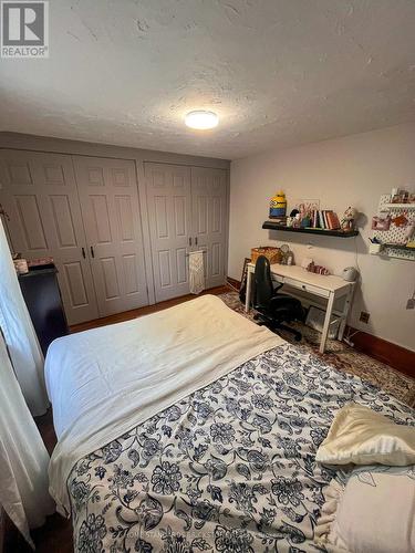 5400 Cedar Street, Niagara Falls, ON - Indoor Photo Showing Bedroom