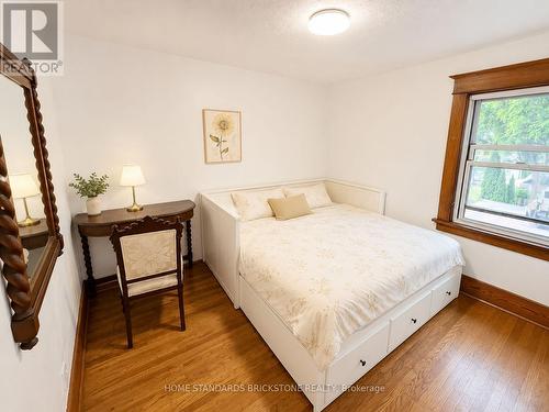 5400 Cedar Street, Niagara Falls, ON - Indoor Photo Showing Bedroom