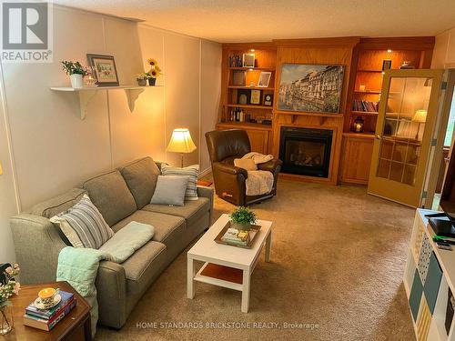5400 Cedar Street, Niagara Falls, ON - Indoor Photo Showing Living Room With Fireplace