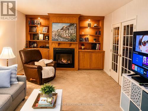5400 Cedar Street, Niagara Falls, ON - Indoor Photo Showing Living Room With Fireplace