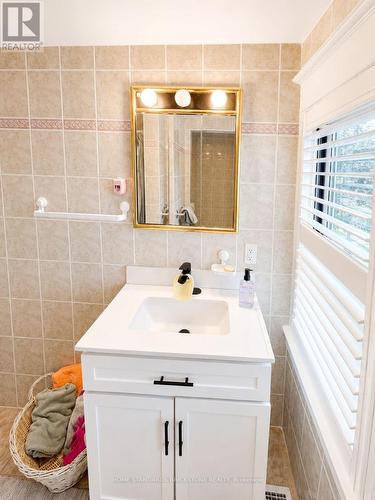 5400 Cedar Street, Niagara Falls, ON - Indoor Photo Showing Bathroom