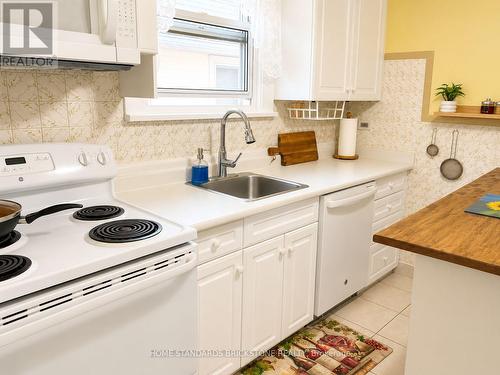 5400 Cedar Street, Niagara Falls, ON - Indoor Photo Showing Kitchen