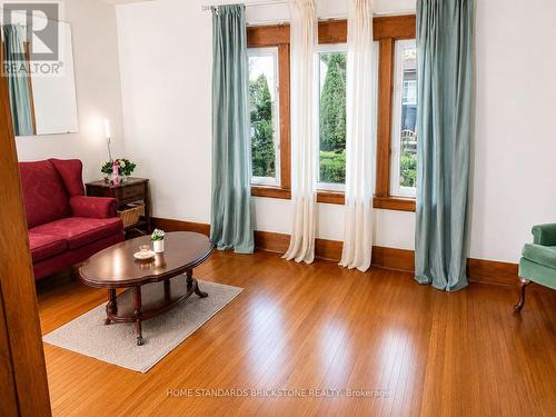 5400 Cedar Street, Niagara Falls, ON - Indoor Photo Showing Living Room
