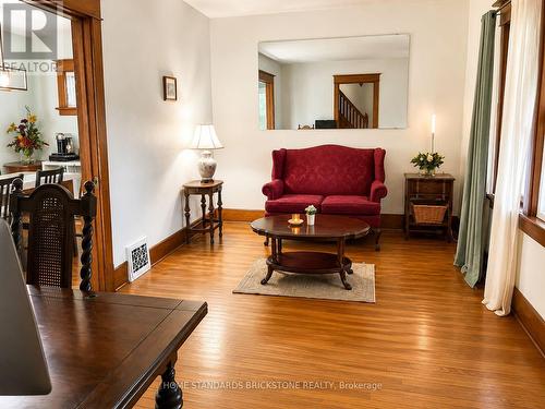 5400 Cedar Street, Niagara Falls, ON - Indoor Photo Showing Living Room
