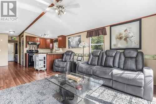 19 White Pines Trail, Wasaga Beach, ON - Indoor Photo Showing Living Room