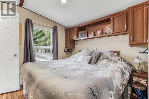 19 White Pines Trail, Wasaga Beach, ON - Indoor Photo Showing Bedroom