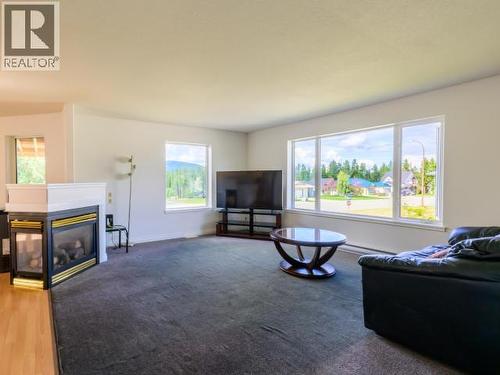 146 Falcon Drive, Whitehorse, YT - Indoor Photo Showing Living Room With Fireplace