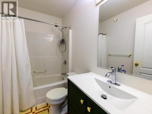 146 Falcon Drive, Whitehorse, YT - Indoor Photo Showing Bathroom